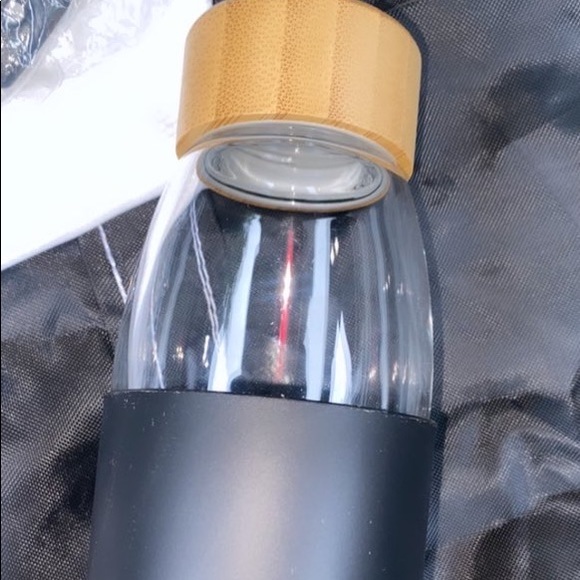 #BMW bundle! 2 water bottles
1 waterproof bag
1 duffle bag 
1 wine/bottle opener - Picture 3 of 4